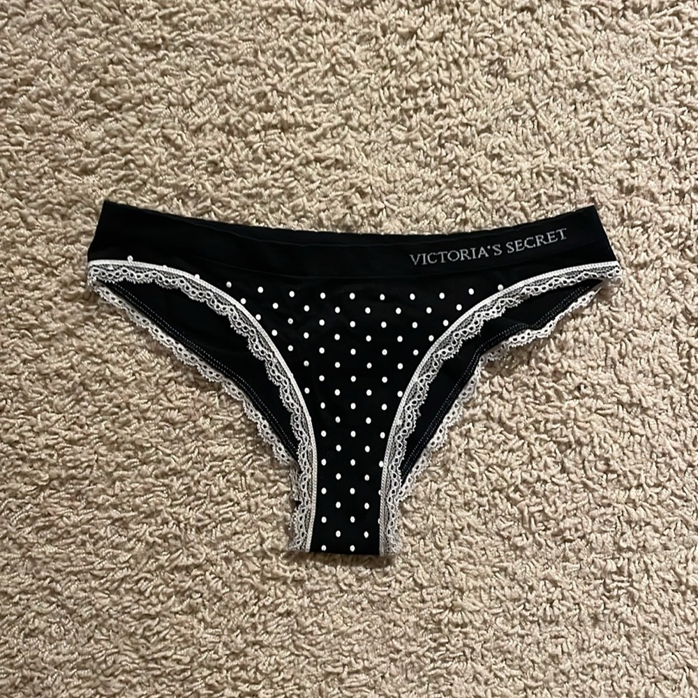 NEW Victoria’s Secret Black & White Cheekini Panty